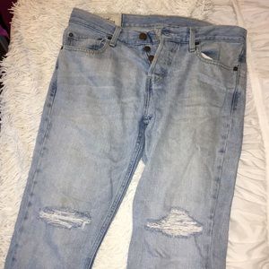 Slightly ripped light washed jeans